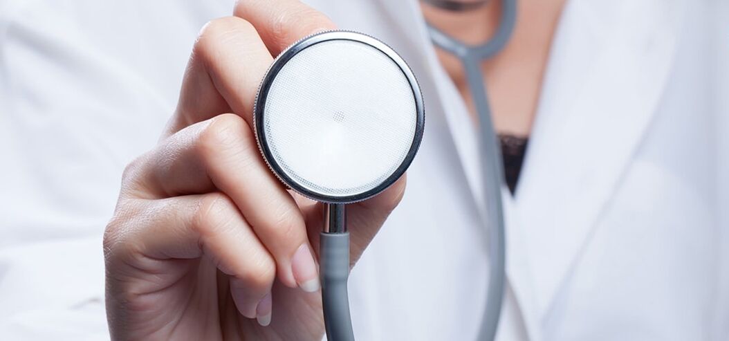 Lékař se stetoskopem