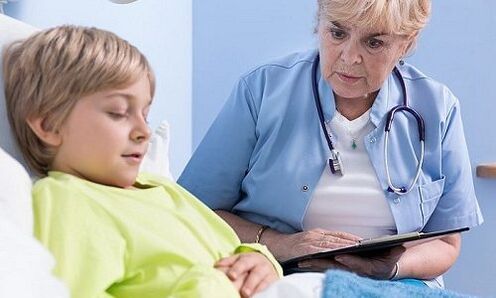 Doktor a dítě v nemocnici